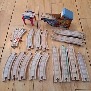 THOMAS TRAIN TRACK PACK!  READ!  Thomas Train Wooden Railway